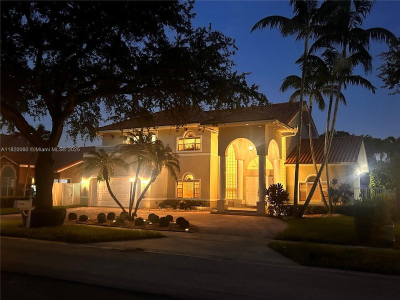 16725 Northwest 84th Court, Miami Lakes, FL 33016
