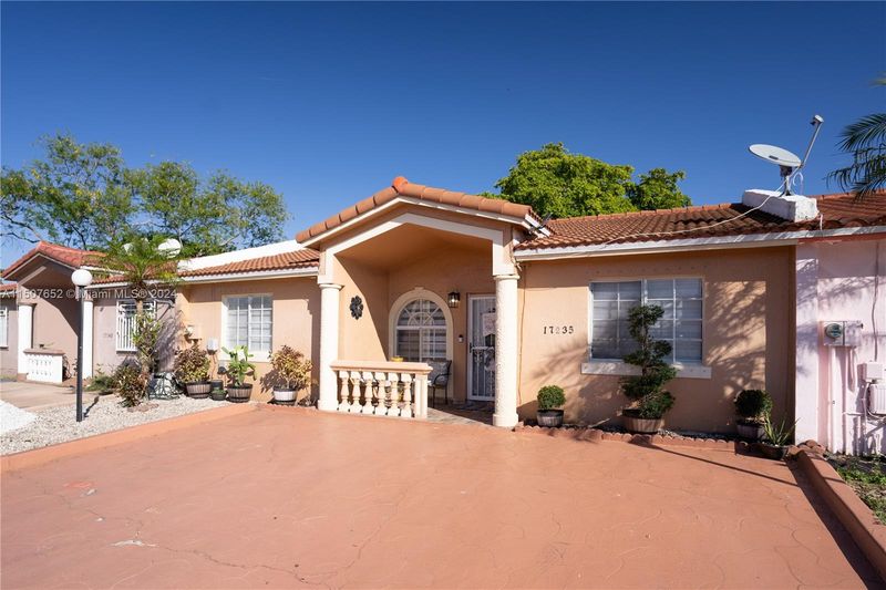 17235 Northwest 71st Place, Hialeah, FL 33015
