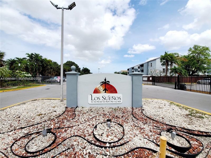 1735 West 60th Street, Unit M302, Hialeah, FL 33012