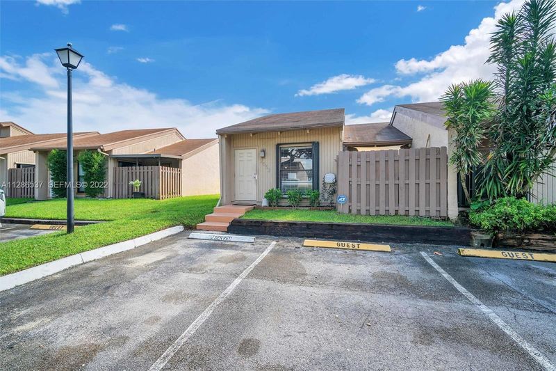 2052 Southwest 82nd Avenue, Davie, FL 33324