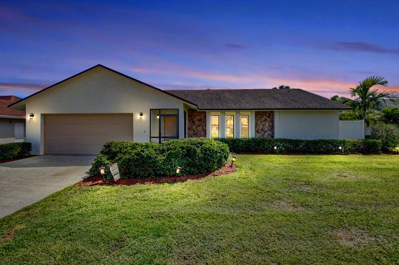 4192 Woods End Road, Boca Raton, FL 33487