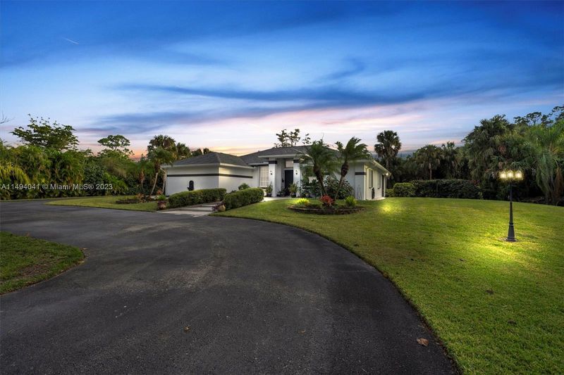 520 16th Avenue Northwest, Naples, FL 34120
